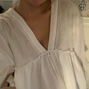 Pull & bear blus - Säljer denna söta blus från stradivarius😇strl s