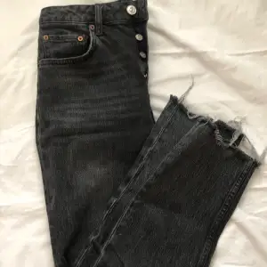 Straight leg svarta ”Dillon” jeans från BDG Urban Outfitters. Storlek: W27 L32 