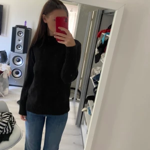 Stickad - Snygg basic svart stickad tröja! 