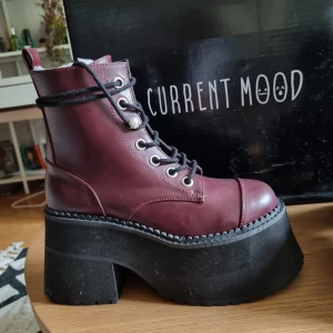 Chunky kängor - Super fina kängor från dollskill i storlek 36.  Aldrig använda då jag råkade beställa för liten storlek från USA.