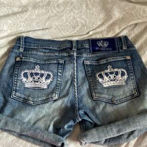 Säljer dessa skit snygga Victoria Beckham shorts som köptes på en second hand butik i gbg ❤️