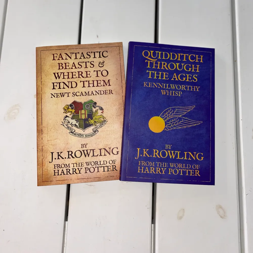 Exklusiva Harry Potter läroböcker från Hogwarts ”Fantastic Beasts and where to find them” & ”Quidditch through the ages” Skrivna av JK Rowling  199/st Paketpris: 379. Övrigt.