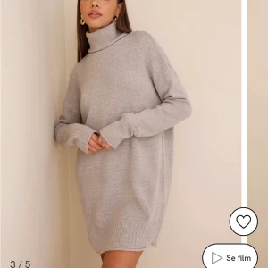 poloklänning - Säljer denna fina poloklänning i storlek S då jag inte använt den mer än 2 gånger. Den är i fint skick och väldigt bekväm. 100 kr