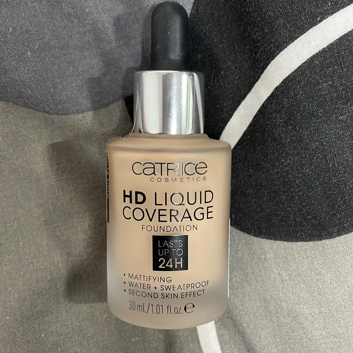 Smink: Catrice foundation  - 90