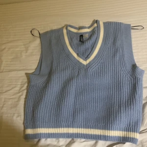 Tröja - Gullig blå väst från H&M