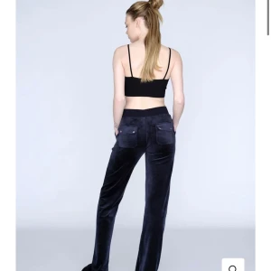 Juicy catore byxor - Säljer mina älskade juicy catore byxor i storlek xxs. Dom är i jättefint skick och har inga skador. Säljer då dom inte kommer till användning❤️hör av er vid intresse (dom tvättas såklart innan jag skickar dom)🥰OBS! Tryck inte på köp nu utan skriv till mig