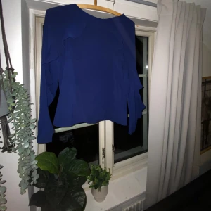 Blus - Fin blå blus, luftig, storlek xs/s
