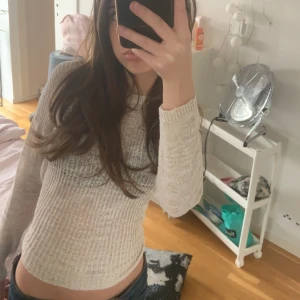 Genomskinlig tröja! - Säljer denna jättefina tröjan från vinbok som passar till allt! Den är genomskinlig men inte så att man ser igenom så mycket! Har inga skador eller liknande, kom privat för fler frågor angående tröjan!💋💋