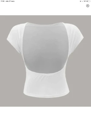 T-shirts öppen rygg - Fin och trendig tröja! Aldrig använd💕 