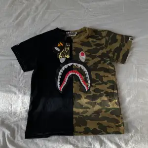 Bape T-shirt. Oanväd skick och inga skador. Som man kan se så är sitter prislapp kvar och samma gör påsen OBS (äkta)💧