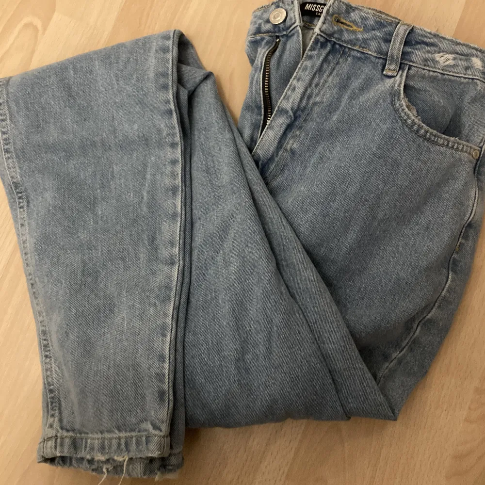 Långa jeans från misguided/asos. Jeans & Byxor.