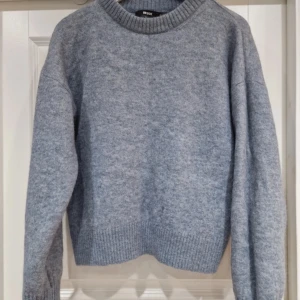 Stickad blå - Superfin stickad tröja från bikbok!❤️Använd 1 gång 