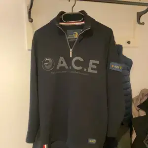 A.C.E half zip som helt ny har använt 3 gånger väldigt skönt 