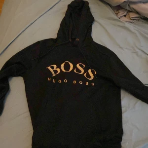Hugo boss hoddie - Hugo boss hoddie storlek S, andvänd några få gånger. Inget slitage eller liknande