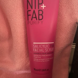 Salicylic fix  - Facial scrub Andvänd jätte lite 75ml 