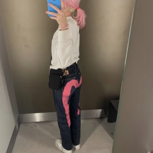 Evisu - Säljer pga försmå (sitter som en xs eller en liten mindre S) 