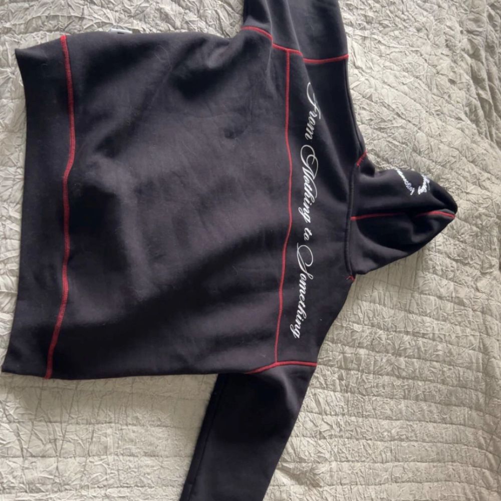 Hood rich hoodie helt ny sälja för 800kr vid snabbaffär mindre pris.  Hoodies i storlek M. Huvtröjor & Träningströjor.