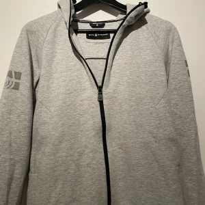 Sail racing Hoodie - Hoodien är i bra skick. Strl xs