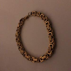 18K guld pläterad kejsarlänk i 7mm x 22cm - Ett snyggt armband som passar alla