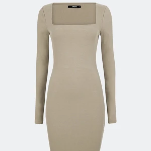 Klänning - Ifrån bikbok, aldrig använd så super fint skick!! 