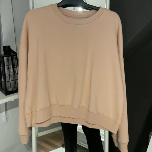 Sweatshirt  - Lite ljusare rosa sweatshirt i bra skick