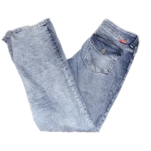 Y2k jeans  - Lågmidjade jeans med knapp fickor. Inga synliga defekter