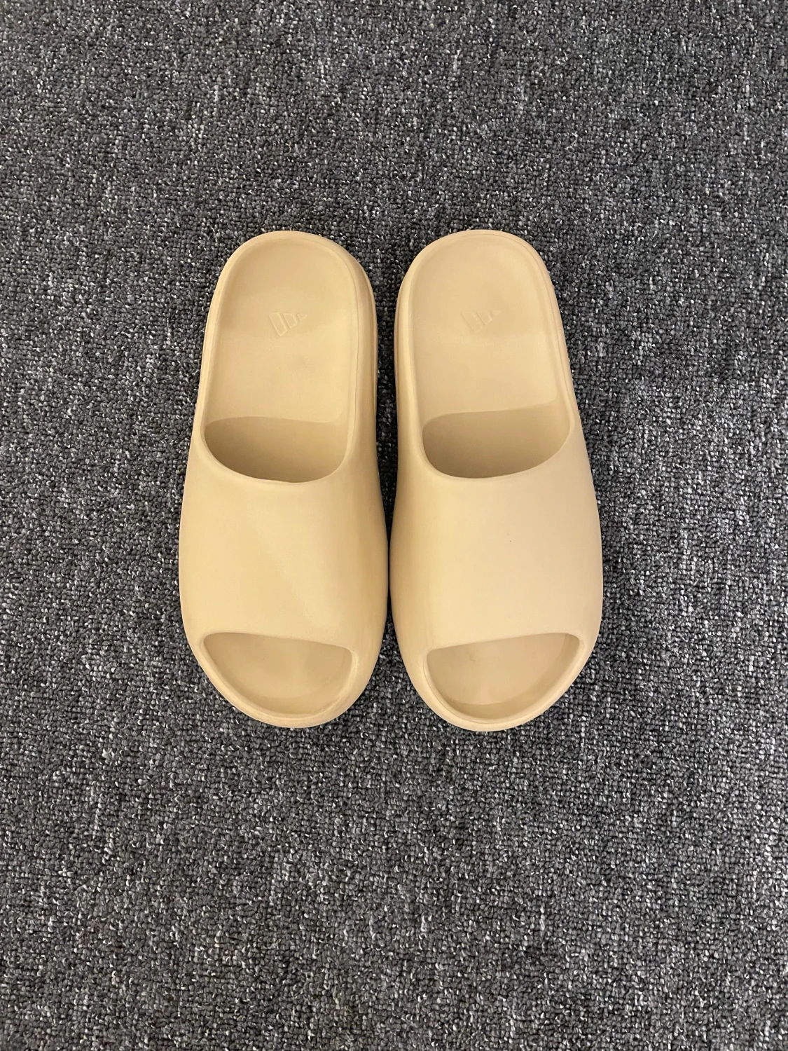 Yeezy slides - 90