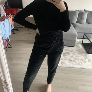 Sammet set - Säljer madlady sammet set som alla va galna i. Här har ni den i storlek S 