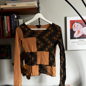 Snyyygaste Custo Barcelona toppen!! - Sååå snygg tight topp från Custo Barcelona. Den är väldigt finstickad och supermjuk i materialet. Lite tight på mig och därför aldrig använd tyvärr :((💔💔