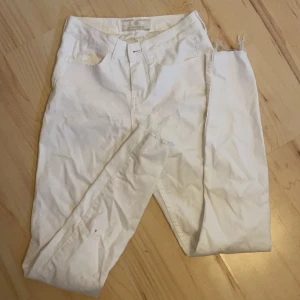 Vita Jenas  - Vita jeans, osäker på storlek- kanske Xs? 