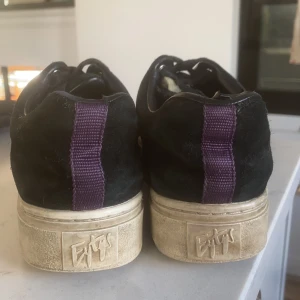 Eytys  - Säljer mina eytys jag skaffade för ca 1 år sedan, de är andvända men super fina ändå, lite skador längst bak och upprepade men de är super fina på ändå!! Säljer för lite billigare pga det!!❤️❤️❤️