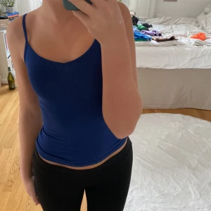 Linne - Mörkblått basic linne 💘💘 aldrig använt, från Cubus <3