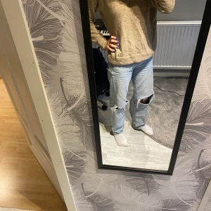 Tjocktröjan  - En snygg stickad tjocktröja, gosig och snygg. Använd ett fåtal gånger.