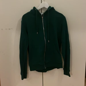 Kenzo Paris Hoodie, Storlek S - Säljes pga att den ej passar mig längre, köpt för 2500kr på Kenzos officiella hemsida.