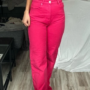 Jeans gina tricot - Jeans som endast är använda en gång 