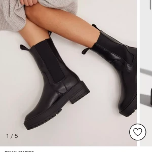 Only boots - INTRESSEKOLL. Säljer dessa i storlek 37 om nån är intresserad säg till så skickar jag bilder direkt! Dom är i väldigt bra skick. Använda förra hösten. Annars som nya. Gör rent dom och allt inför köp😊