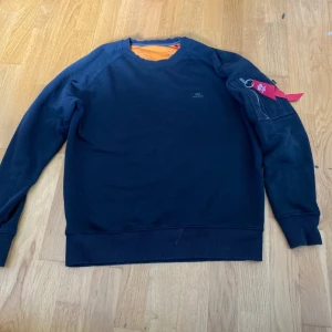 Alpha Industries tröja strl S - Alpha Industries tröja strl S i bra skick