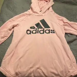 Adidasbyxor hoddie storlek m men skulle säga att en s också kan ha den.