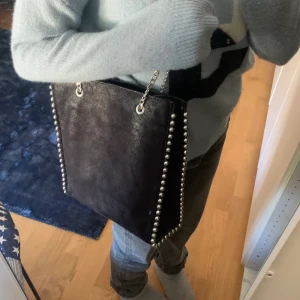 Väska - 350kr +frakt. Kan mötas upp i sthlm❤️