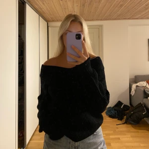 Stickad tröja - Säljer denna stickade tröja i storlek XS från Gina Tricot. Tveka inte att höra av er ifall ni undrar något💗