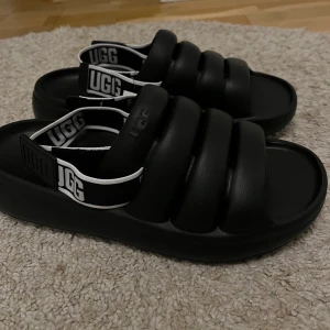 UGG - Oanvända äkta Ugg tofflor i strl 40. Köparen står för frakten. 