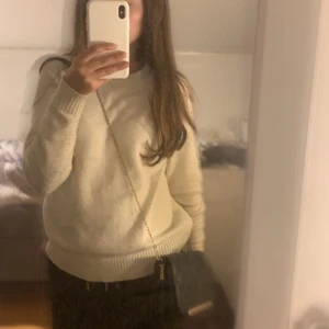 Väska från ur&penn - Jätte fin väska med guldkedja ❗️har rea köp 1 få 2 grejer som är i cirka samma budget❗️