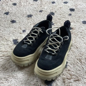 Eytys Angel camvas- 38  - Eytys i storlek 38  Finns i Göteborg Majorna  