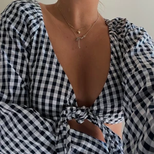 topp - rutig croppad topp från na-kd 😍