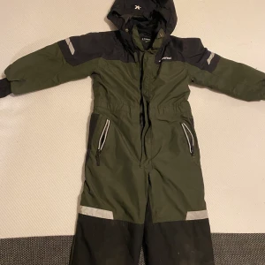 Everest barn overall - 2 stycken barn overall en är storlek 122 och den andra är 128 150 kr st