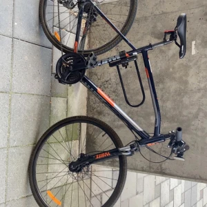 Ny cyckel perfekt skick - Den e perfekt inga fel på cyckeln och e än tävlings cyckel 