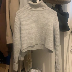 Stickad tröja - Säljer denna fina då den inte används ☺️