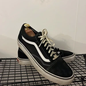Vans Sneakers - Vans Old Skool  Strl 44  Använda men i gott skick  200:-