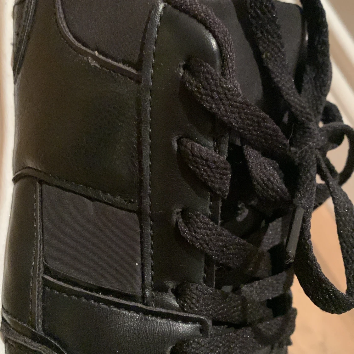 Ett par svarta skor  - 91