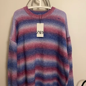Stickad Zara Tröja - Aldrig använd  Nypris 400 Sitter bra om man har L